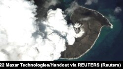 Satelitski snimak prikazuje vulkan Hunga Tonga-Hunga Ha'apai prije njegove glavne erupcije, u Hunga-Tonga-Hunga-Ha'apai, Tonga, 24. decembra 2021.