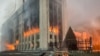 Охваченное огнем здание городского акимата. Алматы, 5 января 2022 года