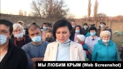 Стопкадр с видео, где жители села Заречное просят Владимира Путина спасти село от сноса