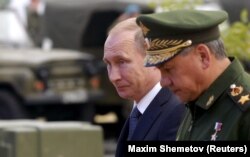 سرگئی شویگو، وزیر دفاع روسیه در کنار ولادیمیر پوتین