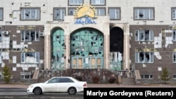 Здание офиса партии «Нур Отан» в Алматы после январских событий