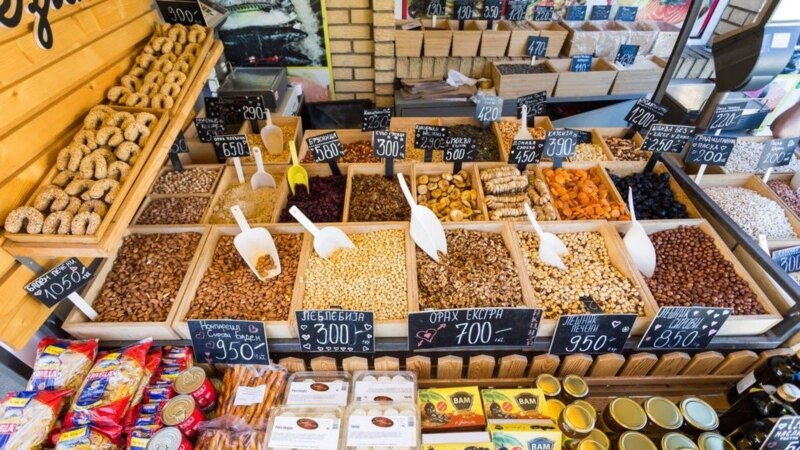 Qindra artikuj ushqimorë “luksi” shtrenjtohen