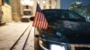Mașina ambasadorului SUA în Rusia, John Sullivan, parcată în fața Ministerului rus de Externe. 26 ianuarie 2022