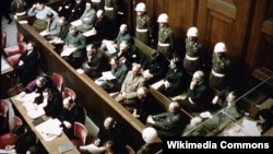 Подсудимые Нюрнбергского процесса. На второй скамье крайний справа – Ганс Фриче
