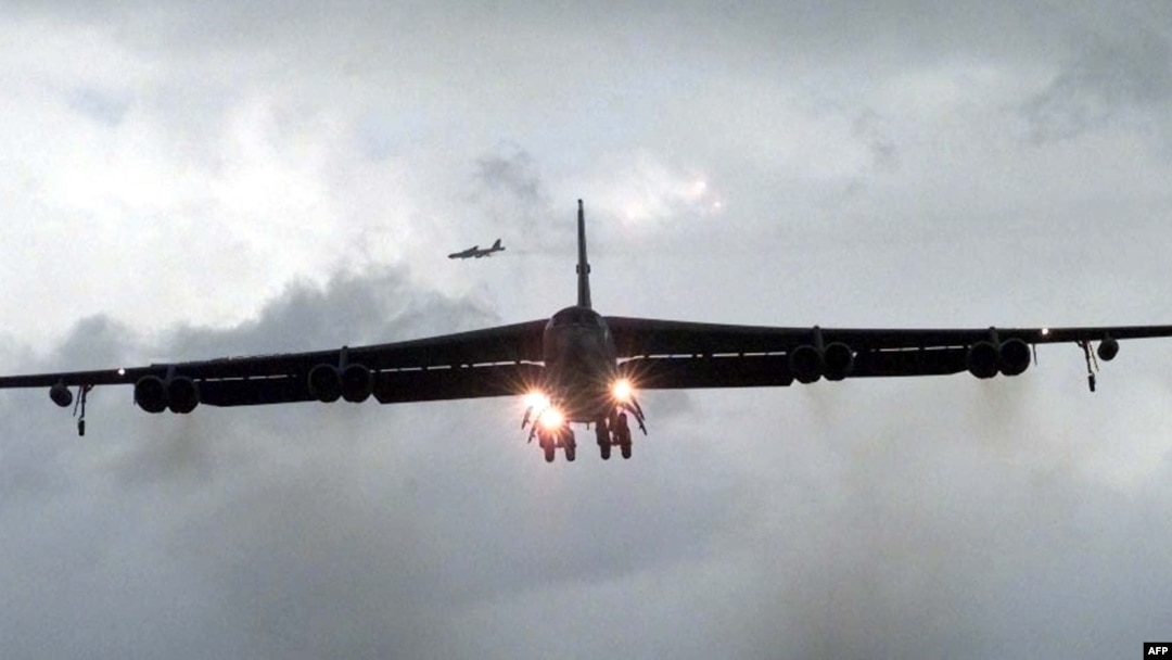 Американский стратегический бомбардировщик B-52