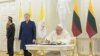 Papa Francis alături de președinta Lituaniei Dalia Gribauskaite. 22 septembrie 2018