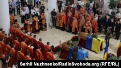 Slujba de înmormântare a colonelului din Armata Republicii Populare Ucrainene, Andrii Melnik, și a soției sale, Sofia Sedak-Melnik. Kiev, 23 mai 2026