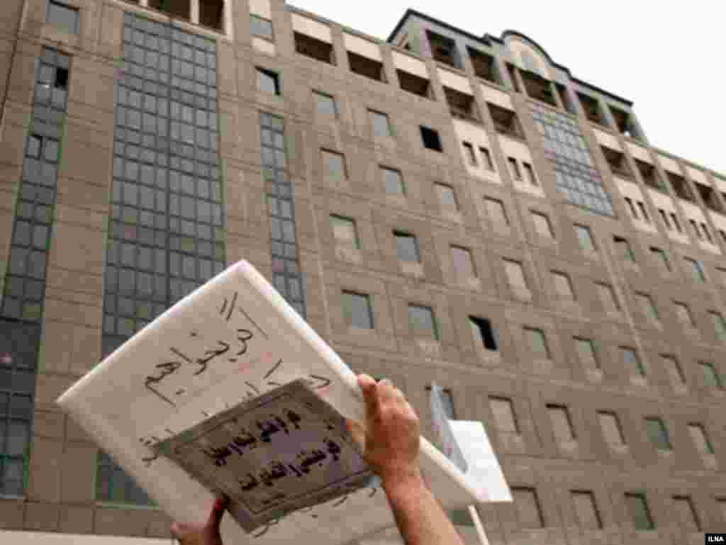 Iran, Teachers are protesting in front of palriments, 03/06/2007