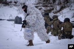 Luftëtarët e batalionit nga Siberia lindore shpresojnë se një fitore ukrainase do t’i ndihmojë ata ta largojnë kontrollin politik të Moskës mbi këtë rajon, i cili është ndër më të varfrit në Rusi.