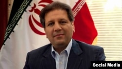 علی انصاری از چهره‌های جنجالی اقتصاد ایران شناخته می‌شود که مالکیت مجتمع تجاری «ایران مال» را نیز برعهده داشت