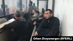 Більшість із них визнали провину, але дехто заявляє, що не згоден із пунктом обвинувачення про агітацію і вербування в лави бойовиків
