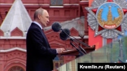 Згідно з останніми даними ВЦВГД, на пряме питання про довіру до Володимира Путіна позитивно відповіли 73,7% респондентів