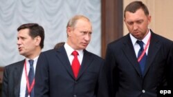 Primul ministru Vladimir Putin cu Oleg Deripaska 
