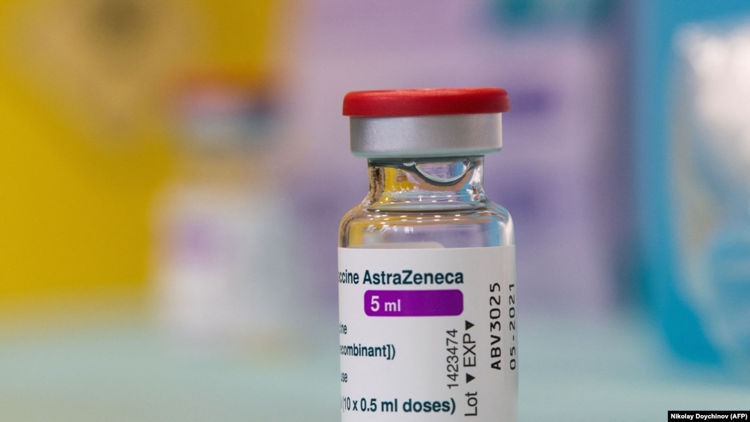 AstraZeneka je saopštila da je analizom podataka o više od 17 miliona datih doza njene vakcine utvrđeno da nema dokaza za povećan rizik od neželjenih zdravstvenih posledica