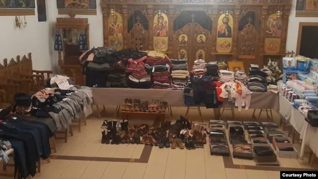 Biserica de la Maternitatea "Cuza Vodă" se umple adesea de bunuri donate pentru cei nevoiași