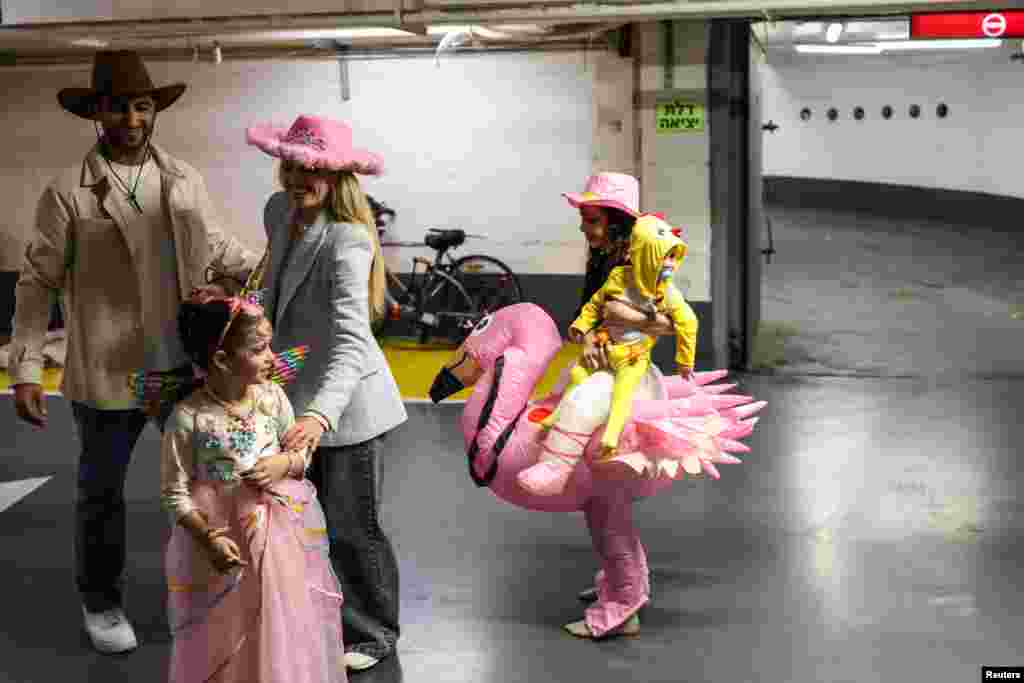 Purim este cea mai veselă și mai zgomotoasă dintre sărbătorile evreiești. Ea amintește eliberarea poporului evreu, amenințat cu dispariția în Persia antică (actualul... Iran). Spre deosebire de sărbătorile mai solemne, Purim se caracterizează prin atmosfera de carnaval, costume și petreceri publice.