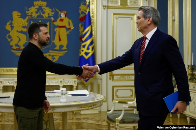 Президент Украины Владимир Зеленский и министр финансов США Скотт Бессент во время встречи в Киеве 12 февраля, 2025