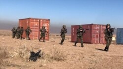 شماری از سربازان زن در ارتش افغانستان در جریان تمرینات نظامی