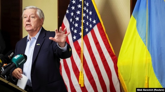 Американський сенатор-республіканець Ліндсі Грем під час брифінгу в Києві, 18 березня 2024 року