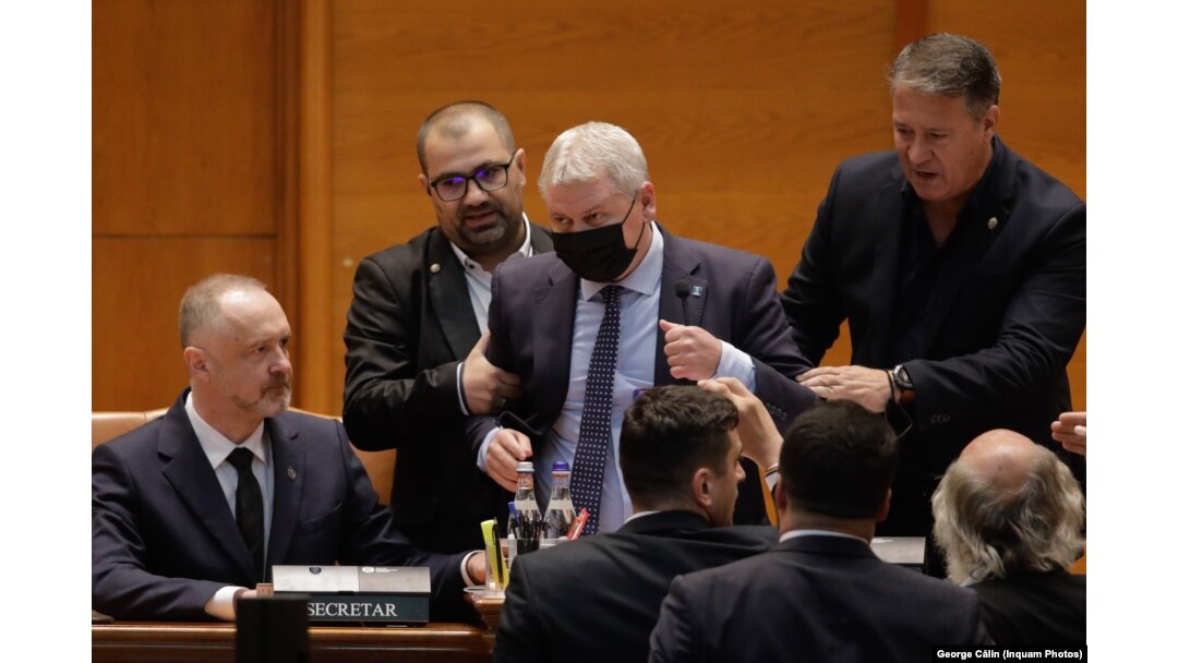 Florin Roman a fost pentru o vreme și președinte al Camerei Deputaților. El este unul dintre cei mai influenți liberali.