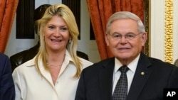 Senatori amerikan Robert Menendez dhe gruaja e tij, Nadine.