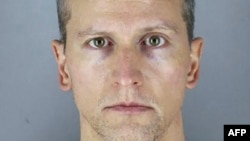 Derek Çauwiniň türmede alnan suraty. 2021 ý. 