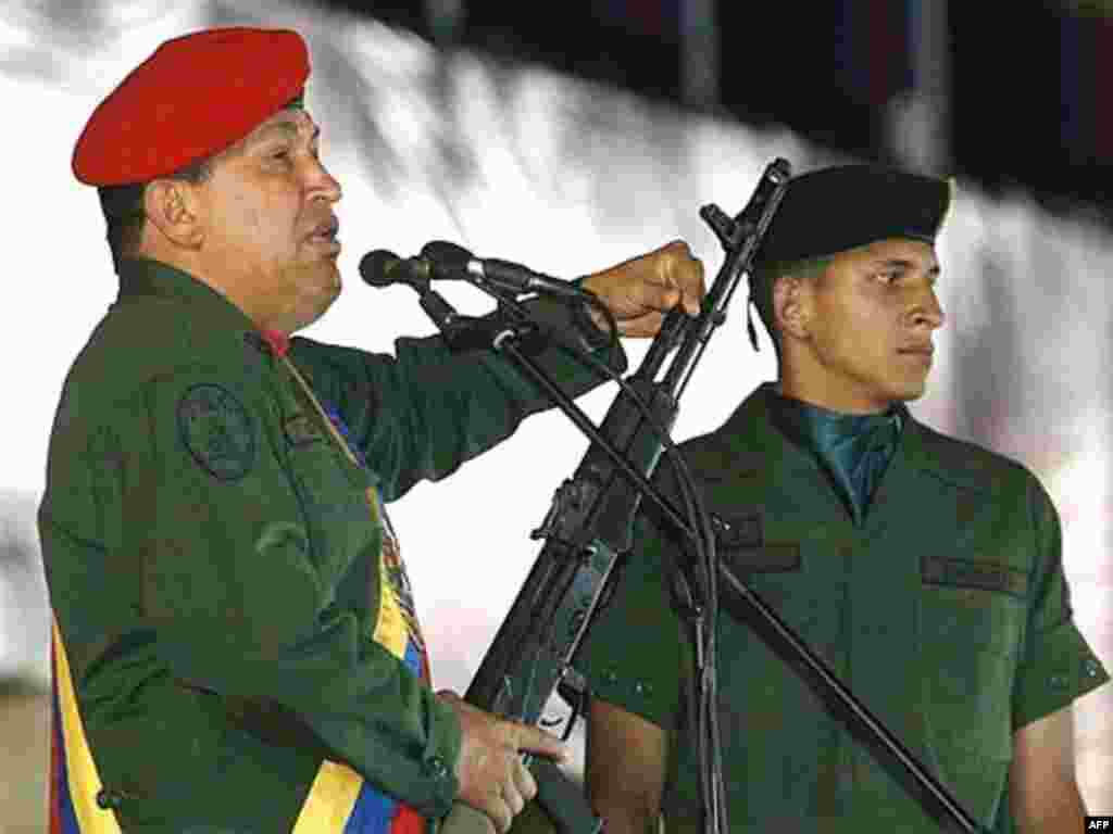 Venesuela -- Prezident Hugo Chavez Ordu günündə nitq söyləyir. 2007