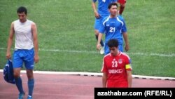 Türkmen futbolçylary.