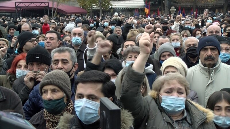 Erevan: mii de protestatari au cerut demisia premierului Armeniei