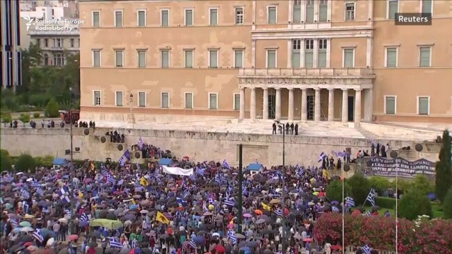 Полицијата употреби солзавец на протестите во Атина