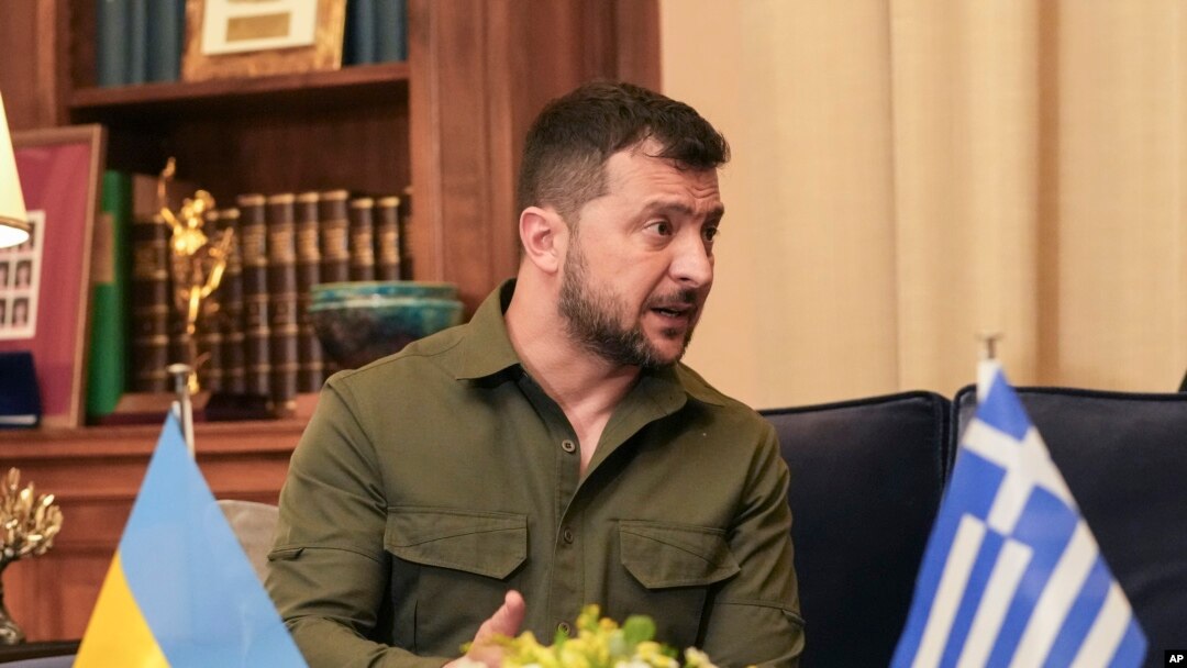 Președintele Ucrainei, Volodimir Zelenski, discută luni și marți la Atena, cu liderii Uniunii Europene și ai mai multor state din Balcani și Europa de Est, printre care și premierul României, Marcel Ciocacu.