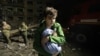 <p>Від російського удару постраждала цивільна інфраструктура, зокрема житлові будинки. Рятувальники розбирають завали