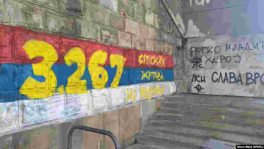 Grafiti su ispisani na platou ispod Brankovog mosta u Beogradu