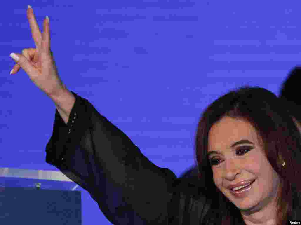 Argentina - Predsjednica Cristina Fernandez de Kirchner slavi pobjedu na izborima, Buenos Aires, 23.10.2011. Foto: Reuters / Enrique Marcarian