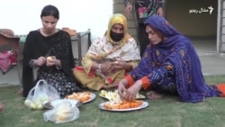 د نرښځیانو مدرسه خلکو ته روژه ماتی برابروي