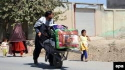 An Afghan family leaves Kunduz following clashes between Taliban and Afghan security forces. (File photo August 22).