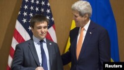 Госсекретарь США Джон Керри и министр иностранных дел Украины Павел Климкин во время встречи в Анталье