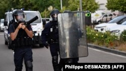 Police deployed in the Gresilles area of Dijon on June 15. 