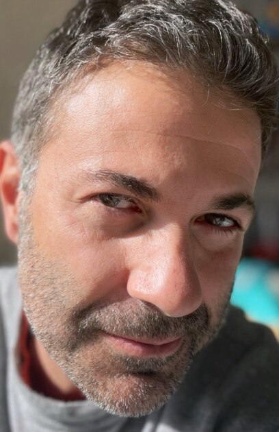 Той е мениджър глас преподавател обществена фигура но най вече