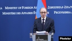 Исполняющий обязанности. министра иностранных дел Армении Ара Айвазян (архив)