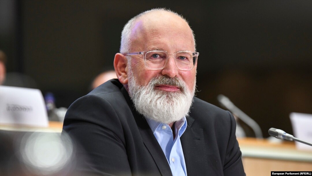 Frans Timmermans, vicepreședintele Comisiei Europene, a declarat că toate statele din UE trebuie să primească vaccin