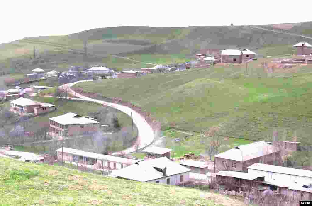 بهار شهر و روستا نمی‌شناسد / تاجیکستان