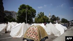 Палатки, установленные демонстрантами в окрестностях Каира