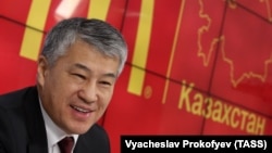 Бизнесмен Кайрат Боранбаев породнился с Назарбаевыми в 2013 году. Его дочь Алима вышла замуж за внука президента Айсултана Назарбаева