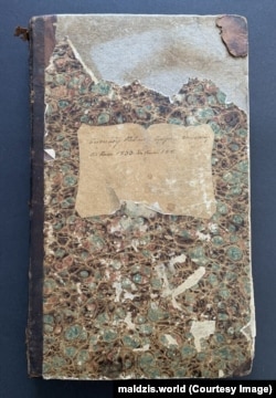 Архіўная кніга з касьцёла ў Вялікіх Эйсмантах, што ў Бераставіцкім раёне Горадзенскай вобласьці