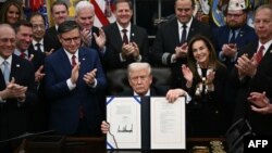 Presidenti amerikan, Donald Trump pasi e ka nënshkruar projektligjin për hapje të Qeverisë.