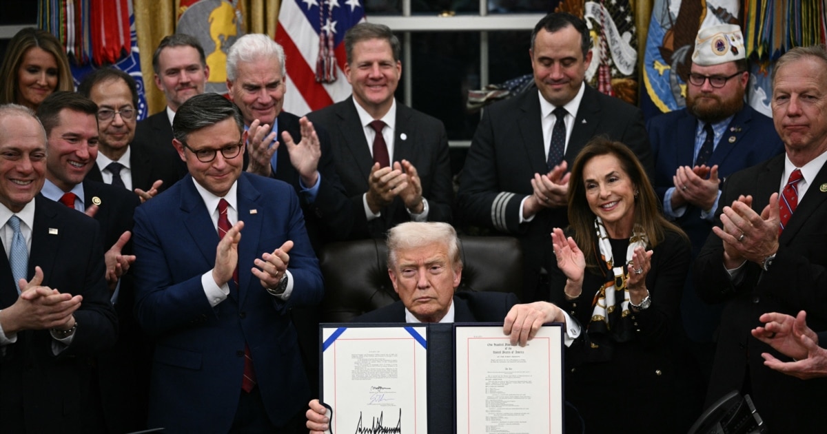 Trump nënshkruan projektligjin për rihapje të Qeverisë amerikane