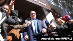 Ambasadorul agreat al Federație Ruse în R. Moldova, Oleg Ozerov, asaltat de jurnaliști în fața ministerului de Externe de la Chișinău, după ce a fost convocat în legătură cu incidentele cu drone din ultimele zile.