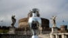 Трофеят "Анри Делоне", който се получава от победителите на Европейско първенство пред замъка Сант Анджело в Рим