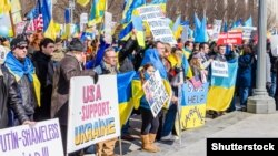 Акція протесту проти політики президента Росії Володимира Путіна перед Білим домом у Вашингтоні, березень 2014 року